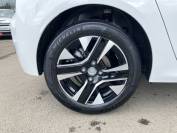 PEUGEOT 208 2024 (24)