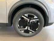 PEUGEOT E-2008 2025 (25)