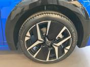 PEUGEOT E-208 2025 (25)