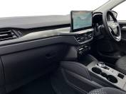 FORD KUGA 2024 (74)