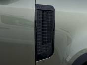 LAND ROVER DEFENDER 2024 (73)