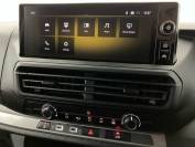 VAUXHALL VIVARO 2025 