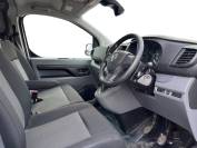 VAUXHALL VIVARO 2022 (22)