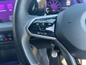 VOLKSWAGEN GOLF 2021 (21)