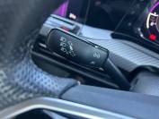 VOLKSWAGEN GOLF 2021 (21)