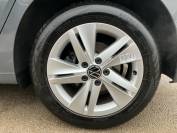 VOLKSWAGEN GOLF 2022 (72)