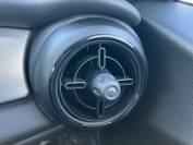 MINI HATCHBACK 2022 (22)