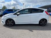 FORD FIESTA 2017 (17)