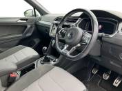 VOLKSWAGEN TIGUAN 2020 (20)