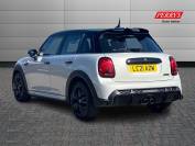 MINI HATCHBACK 2021 (21)