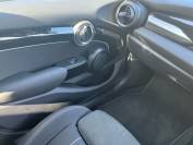 MINI HATCHBACK 2021 (21)