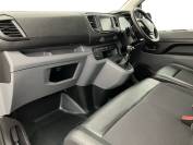 VAUXHALL VIVARO 2021 (21)