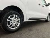 VAUXHALL VIVARO 2021 (21)
