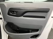 VAUXHALL VIVARO 2021 (21)