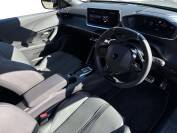 PEUGEOT 2008 2023 (73)
