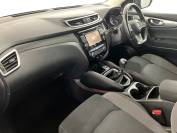 NISSAN QASHQAI 2018 (67)