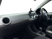 VOLKSWAGEN UP 2018 (18)