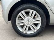 VOLKSWAGEN UP 2018 (18)