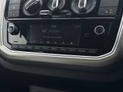 VOLKSWAGEN UP 2018 (18)