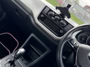 VOLKSWAGEN UP 2018 (18)