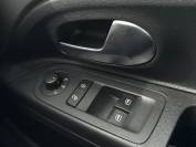VOLKSWAGEN UP 2018 (18)
