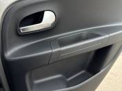 VOLKSWAGEN UP 2018 (18)