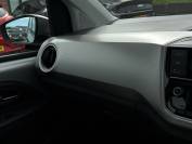 VOLKSWAGEN UP 2018 (18)
