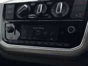 VOLKSWAGEN UP 2018 (18)