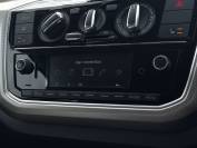 VOLKSWAGEN UP 2018 (18)
