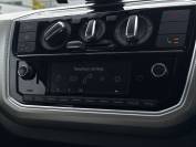 VOLKSWAGEN UP 2018 (18)