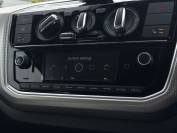 VOLKSWAGEN UP 2018 (18)