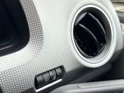 VOLKSWAGEN UP 2018 (18)