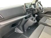 VAUXHALL VIVARO 2025 (25)