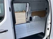 VAUXHALL VIVARO 2025 (25)
