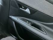 PEUGEOT 3008 2019 (19)