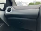 TOYOTA AYGO 2019 (69)