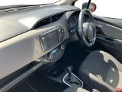 TOYOTA YARIS 2018 (18)