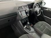 VOLKSWAGEN TIGUAN 2019 (19)