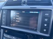 JAGUAR F-PACE 2018 (18)