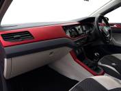 VOLKSWAGEN POLO 2018 (18)