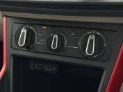VOLKSWAGEN POLO 2018 (18)