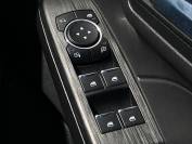 FORD KUGA 2024 (74)