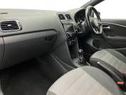 VOLKSWAGEN POLO 2016 (16)