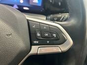 VOLKSWAGEN GOLF 2022 (72)