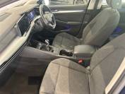 VOLKSWAGEN GOLF 2022 (72)