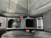 VOLKSWAGEN GOLF 2022 (72)