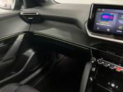 PEUGEOT 208 2024 (74)
