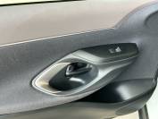 TOYOTA YARIS CROSS 2023 (23)