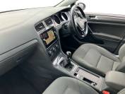 VOLKSWAGEN GOLF 2020 (69)