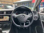 VOLKSWAGEN GOLF 2020 (69)